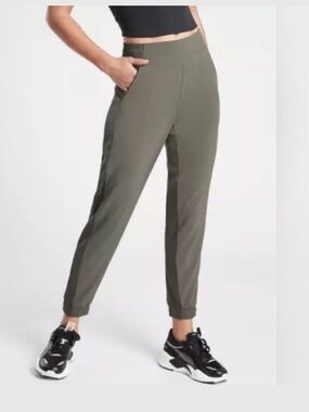 🫒Athleta Sz 6 Olive Green Textured Brooklyn Jogger, 5 Pockets, 27” Inseam🫒